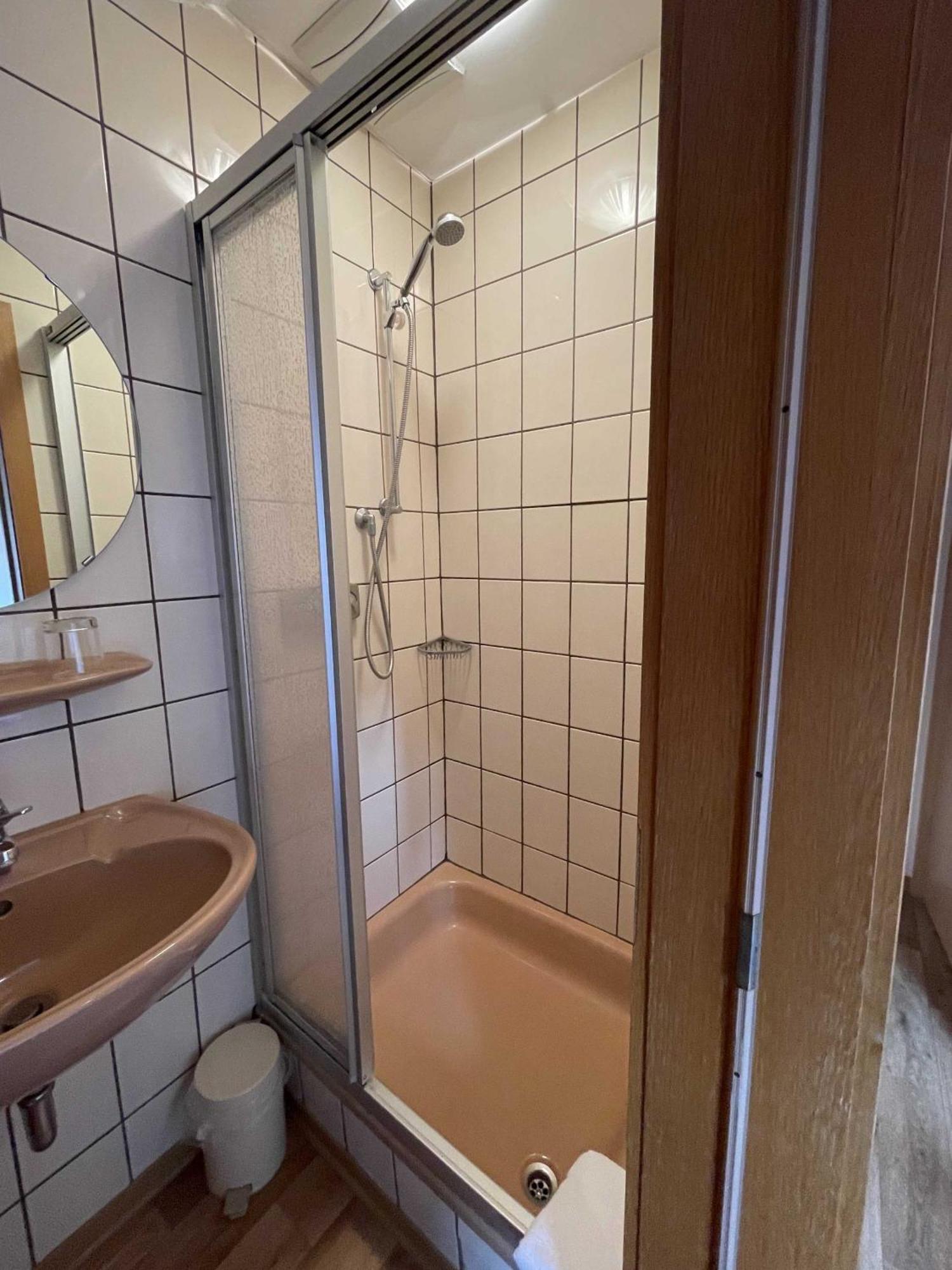 Hotel Zur Mosel Minheim Eksteriør bilde