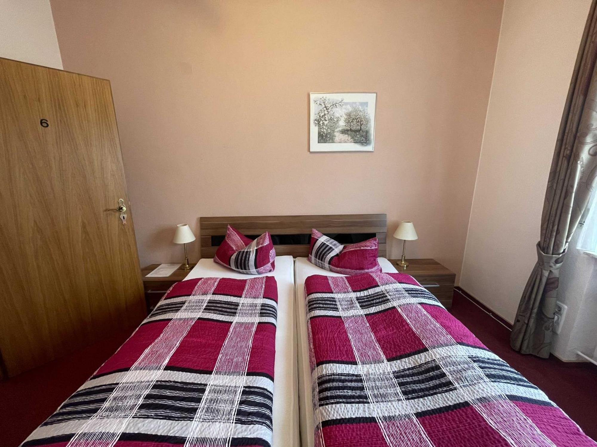Hotel Zur Mosel Minheim Eksteriør bilde