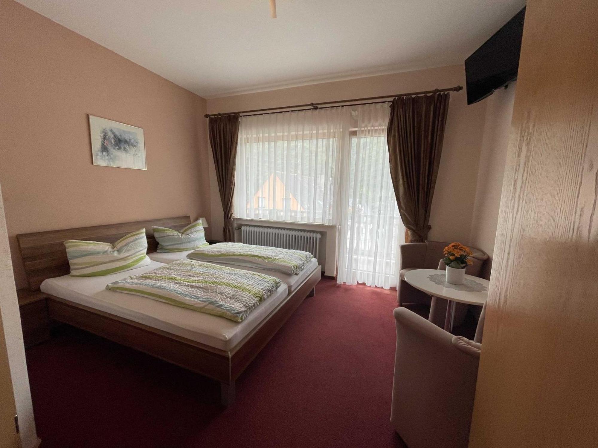 Hotel Zur Mosel Minheim Eksteriør bilde